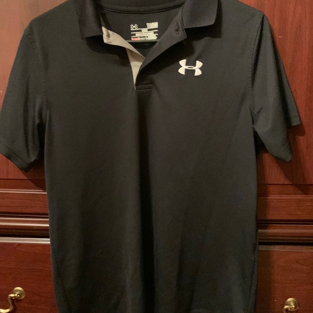 Boys large under armor polo in very good condition